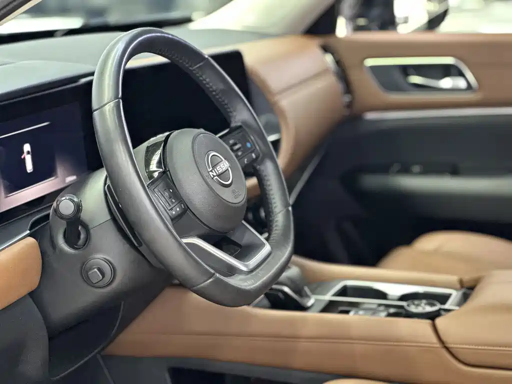 NISSAN EXPLORING THE LAND