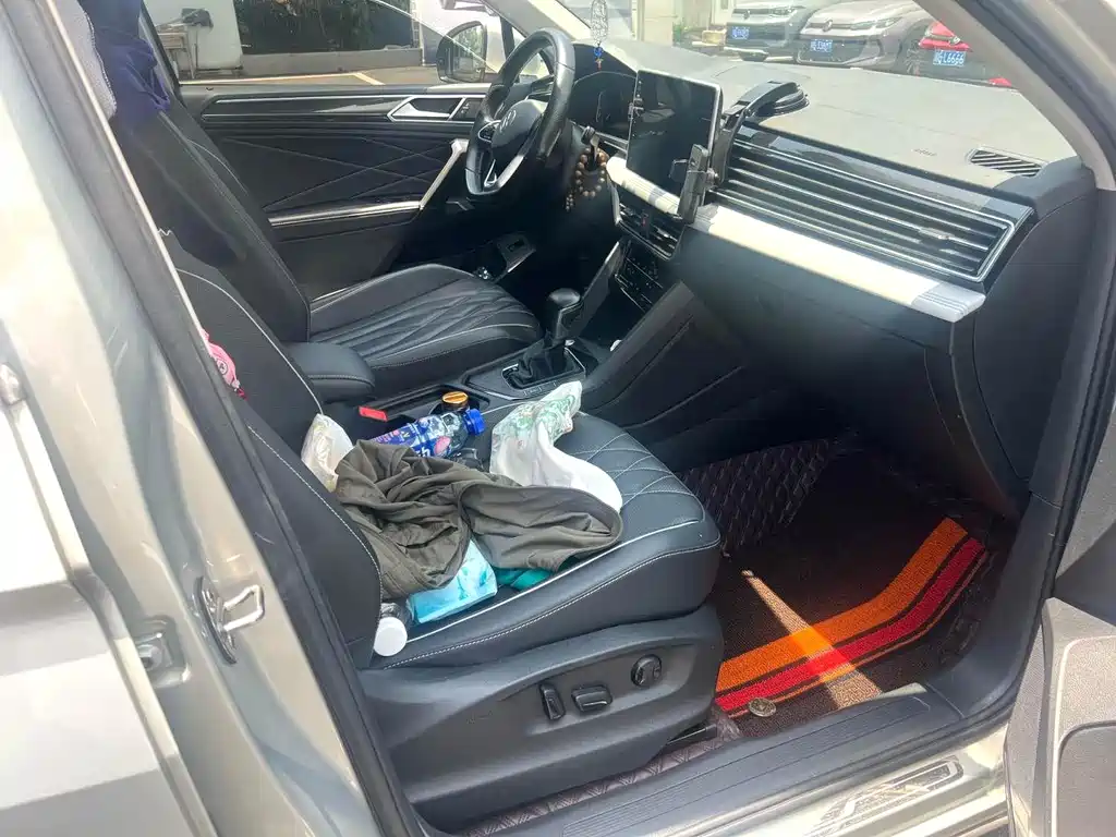 Volkswagen Tiguan L L 2022 330TSI AT Smart
