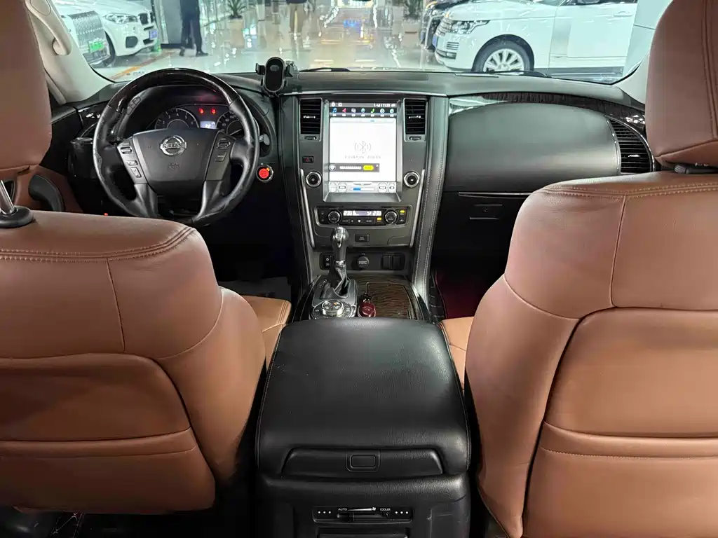 Nissan Patrol — миниатюра 17