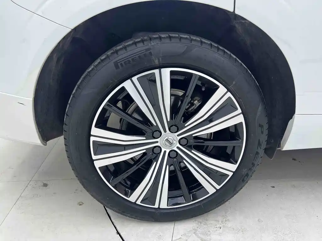 Volvo XC60 PHEV — миниатюра 11