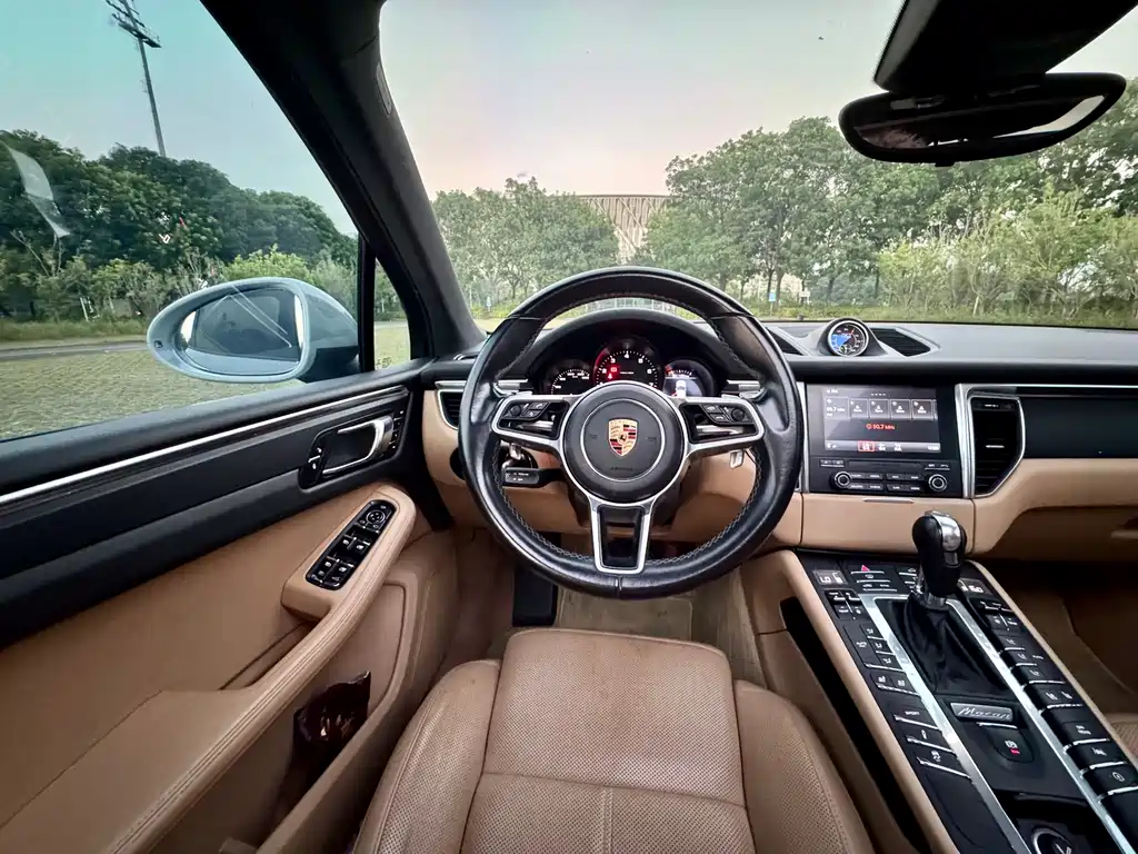 Porsche Macan — миниатюра 16