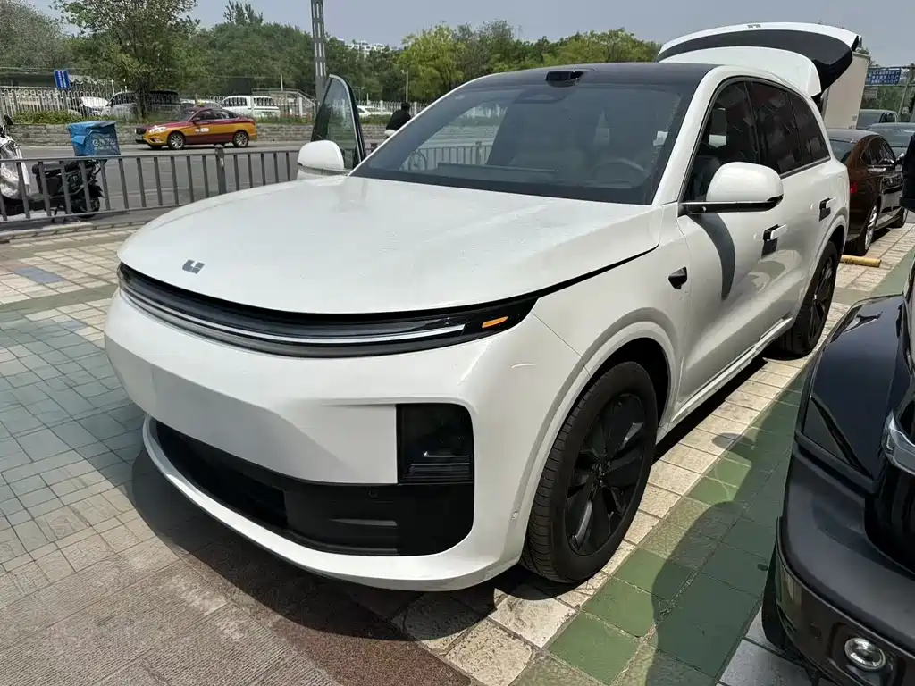 Li Auto Li L6 2025