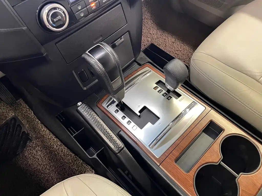 Mitsubishi Pajero (Import) — миниатюра 24