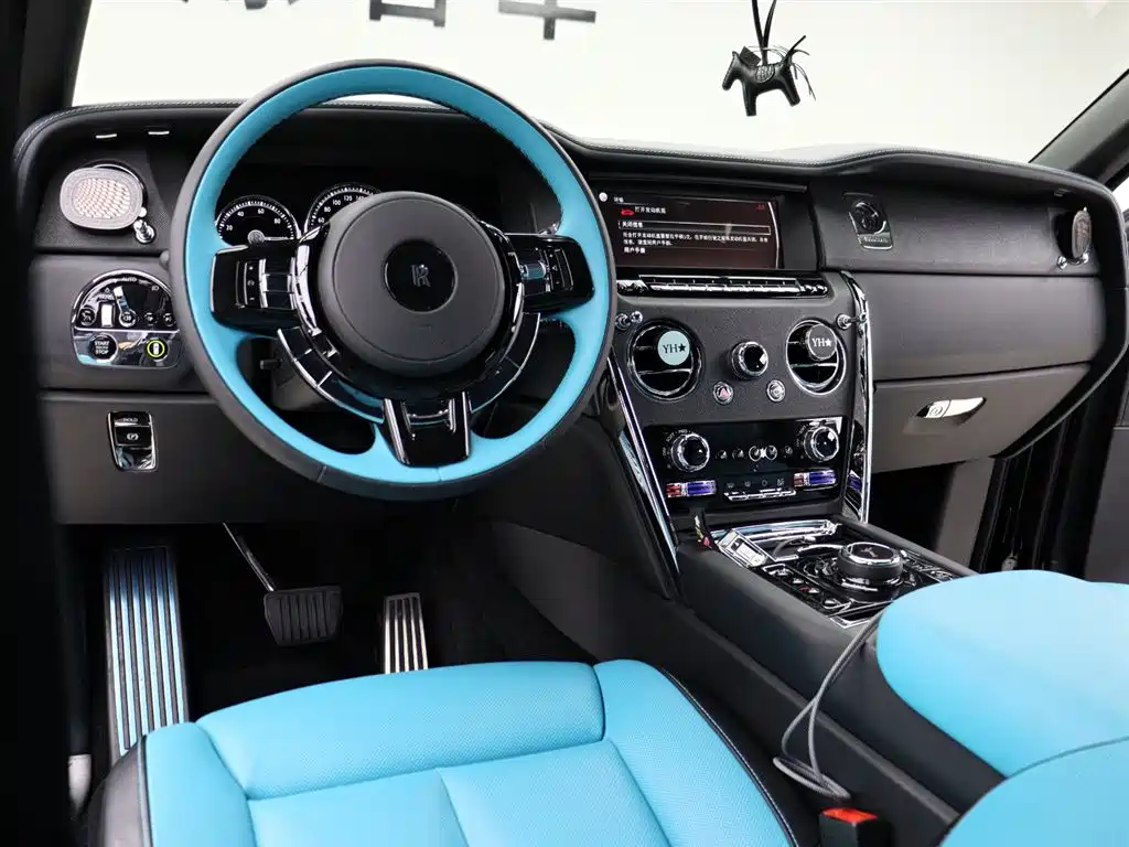 Rolls-Royce Cullinan 2024 мест