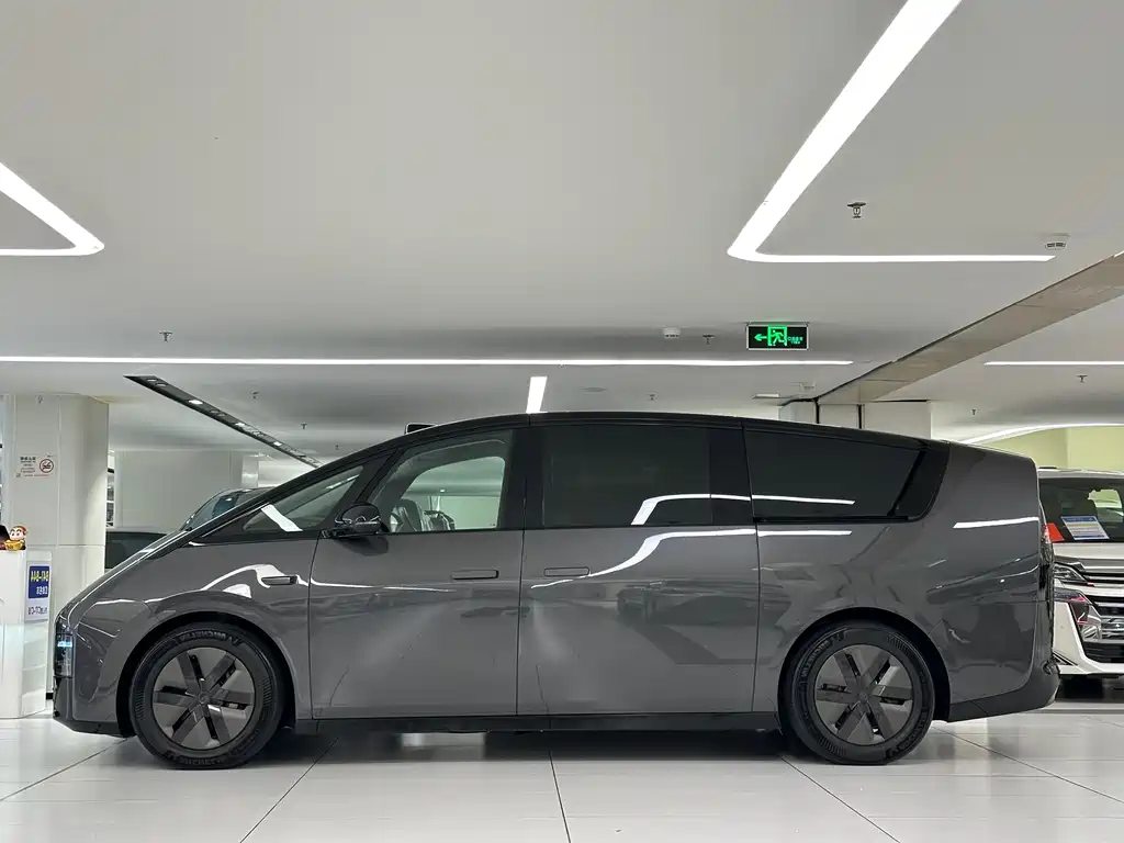 Li Auto MEGA 2024 Ultra