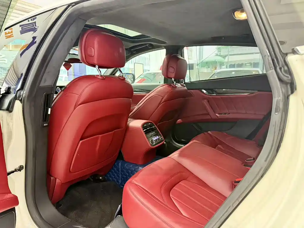 Maserati Quattroporte — миниатюра 8