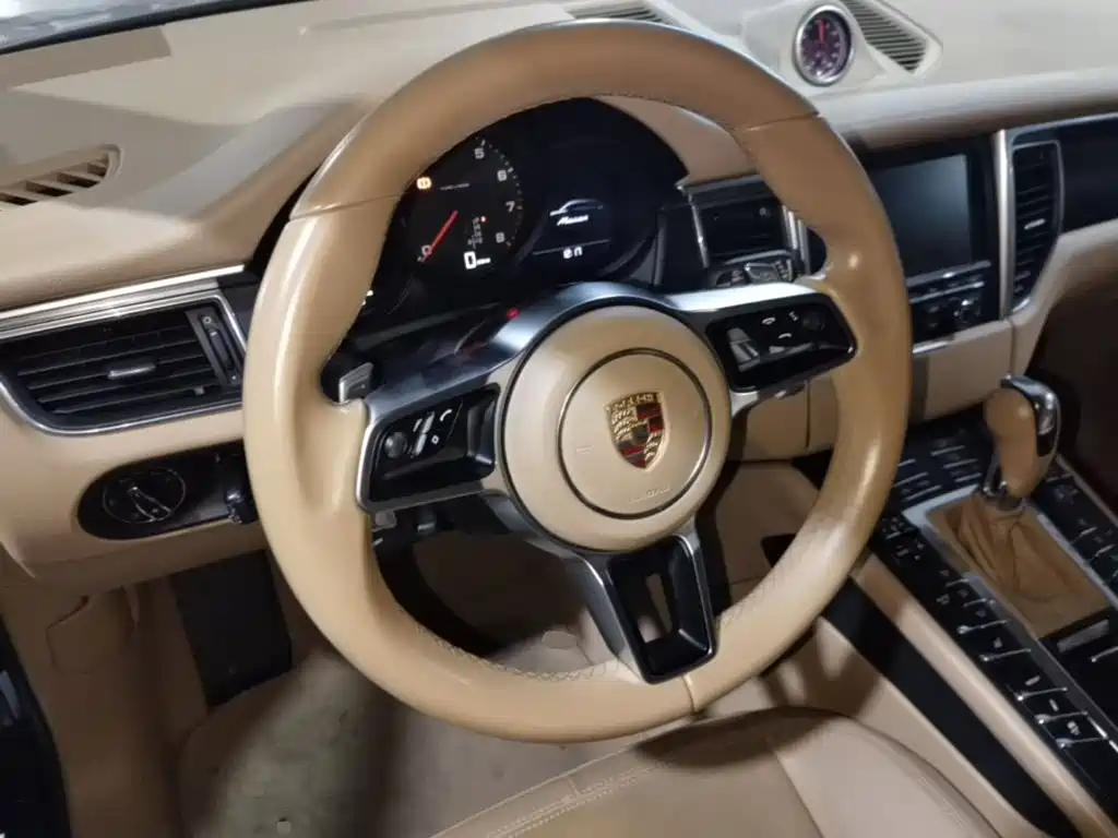 Porsche Macan — миниатюра 11