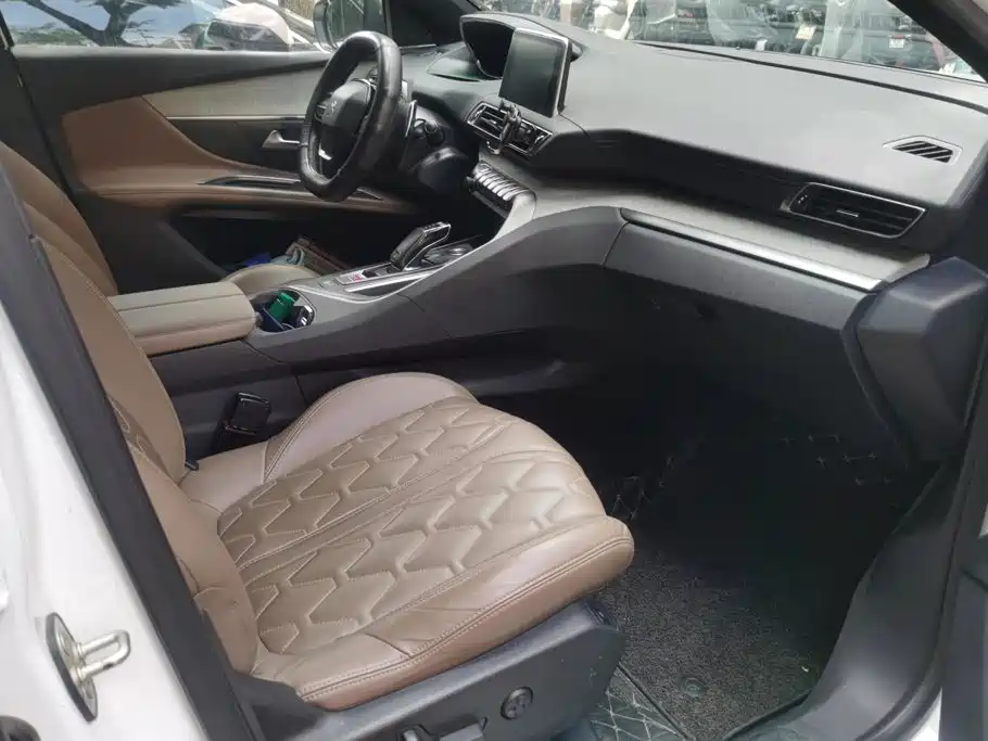 Peugeot 5008 2017 380THP 7 мест Luxury GT