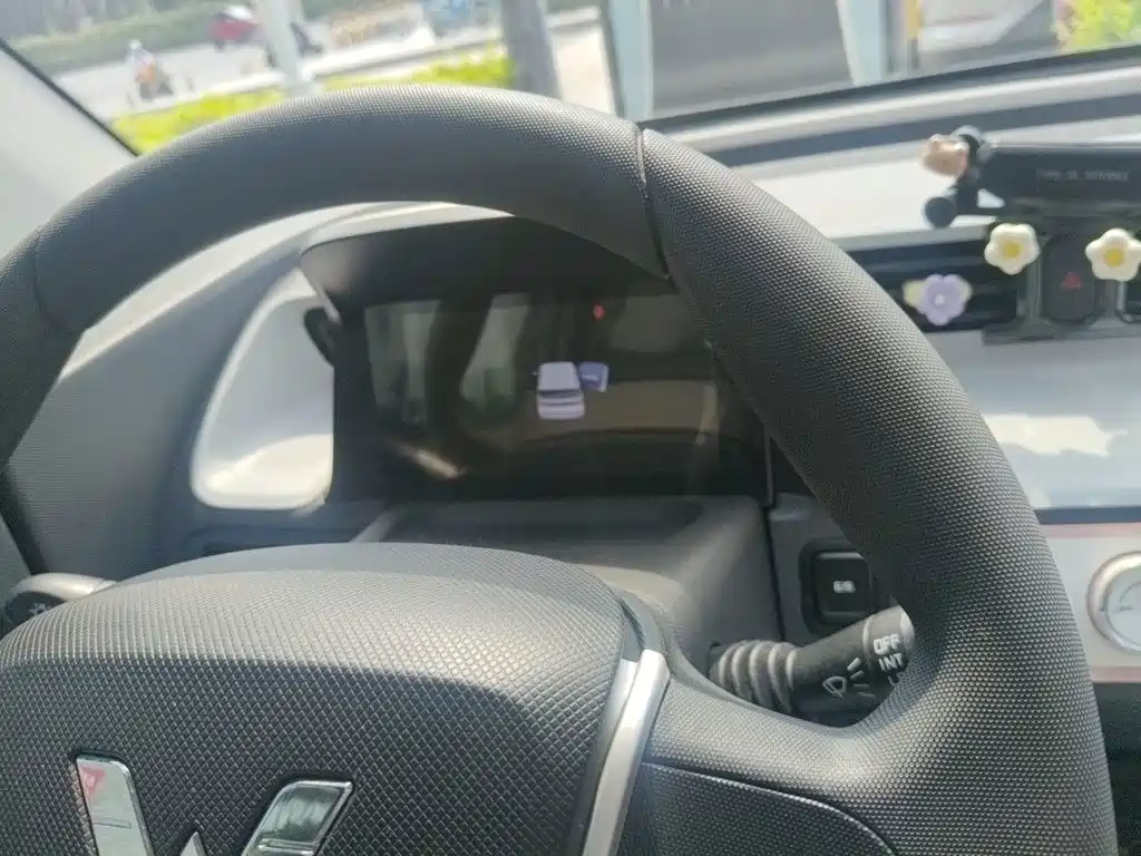 Wuling MINIEV — миниатюра 20