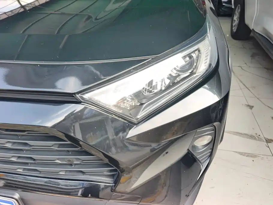 Toyota RAV4 — миниатюра 5