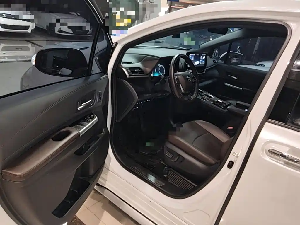 Toyota Granvia — миниатюра 16