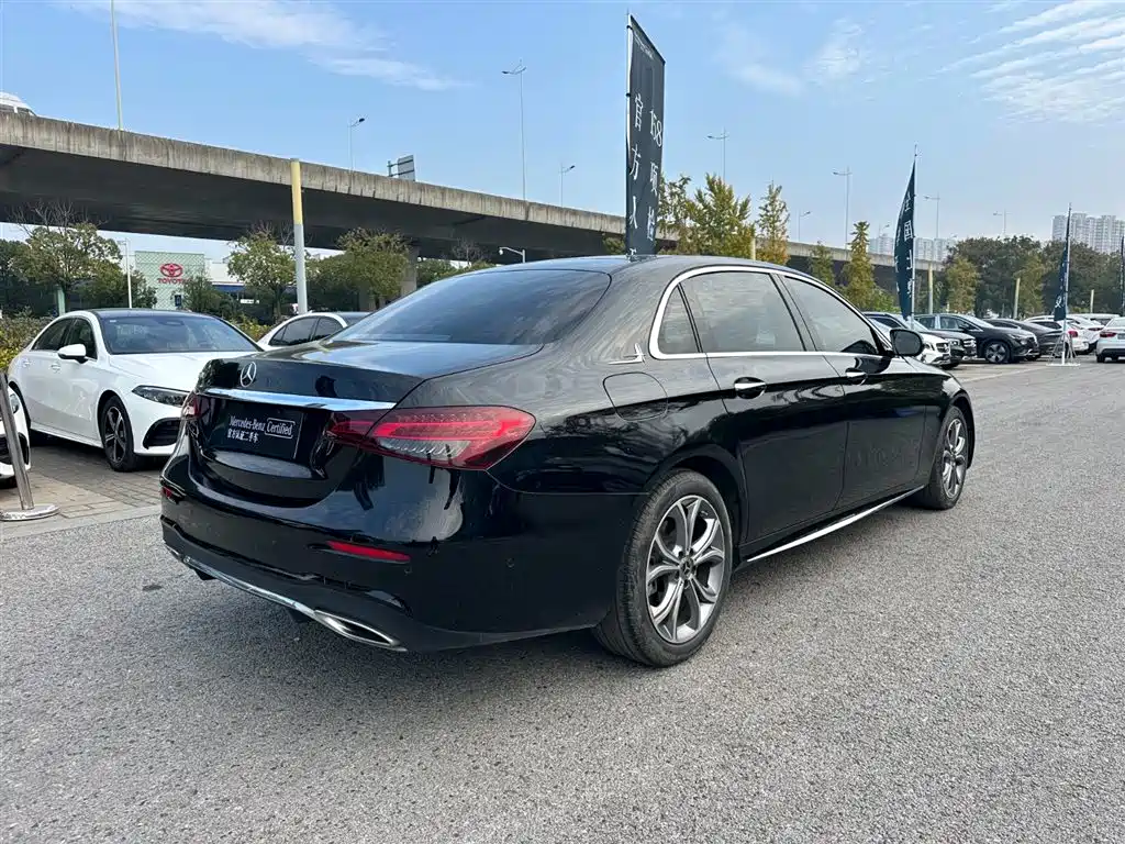 MERCEDES-BENZ E CLASS