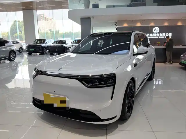 2025 Huawei M8