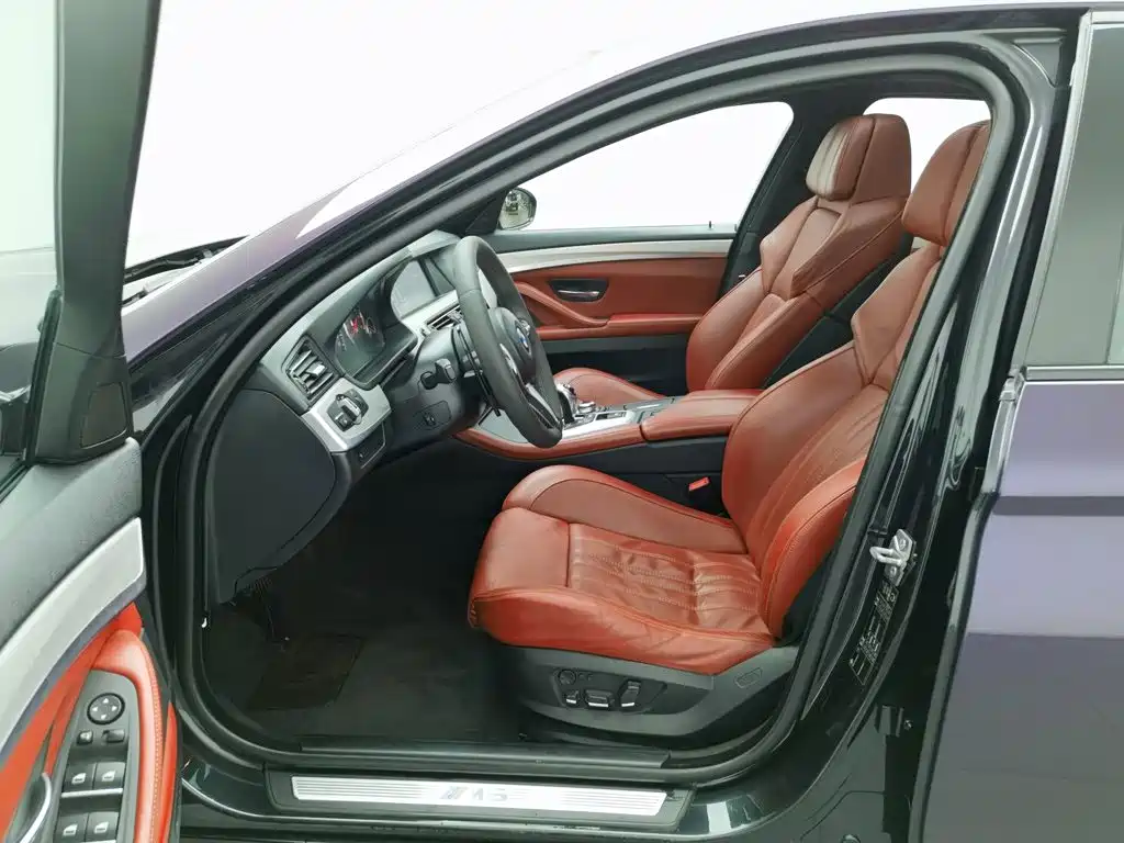 BMW M5 — миниатюра 10