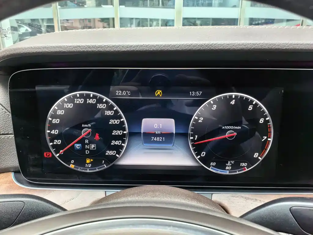 Mercedes-Benz E-Class — миниатюра 4