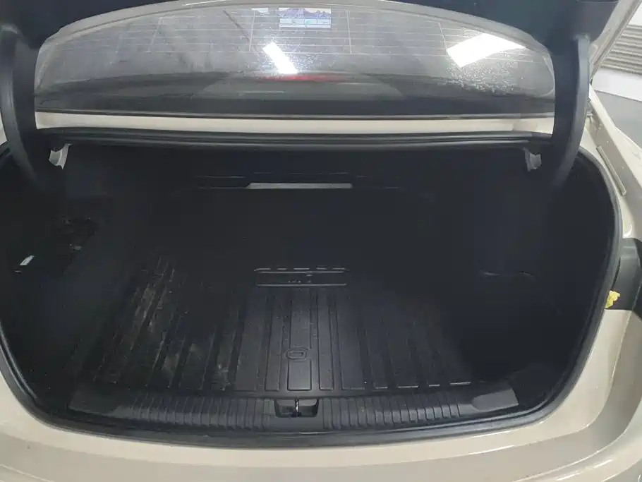 Roewe M7 DMH — миниатюра 4