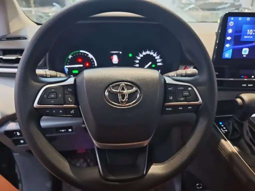 Toyota Sienna — миниатюра 11