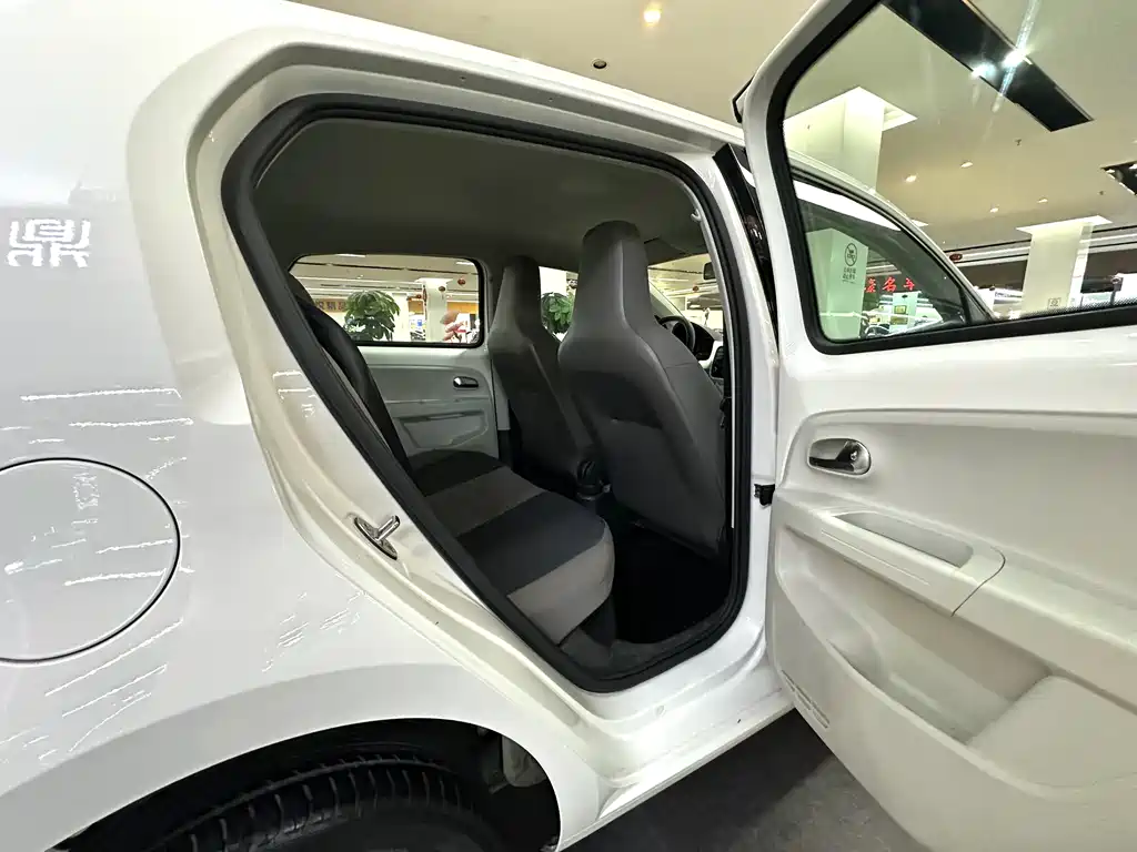 Volkswagen up! — миниатюра 18
