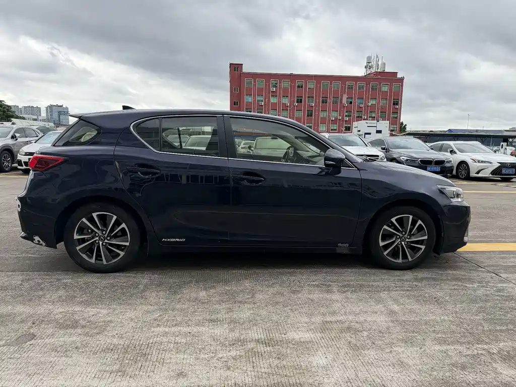 Lexus CT — миниатюра 7