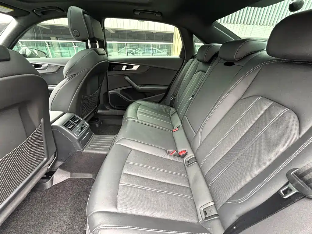 Audi A4L 2024 40 TFSI Luxury
