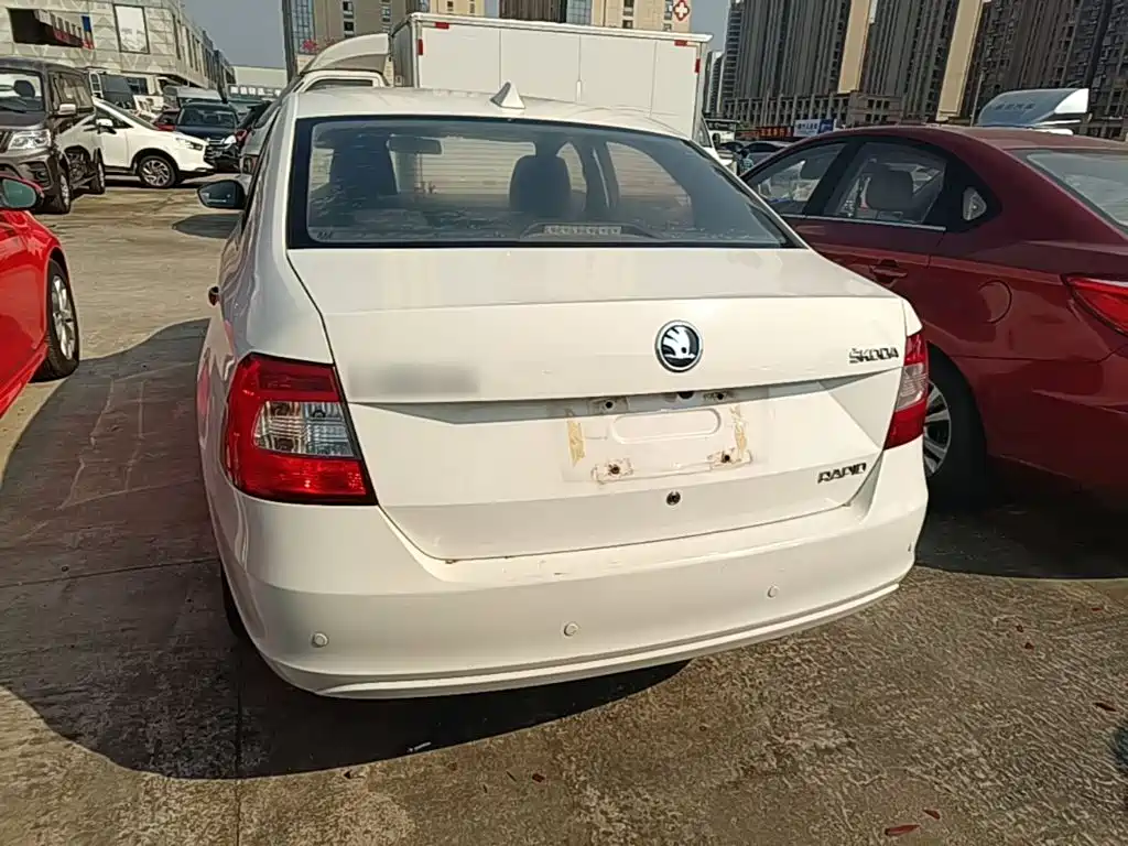 Skoda Rapid — миниатюра 6