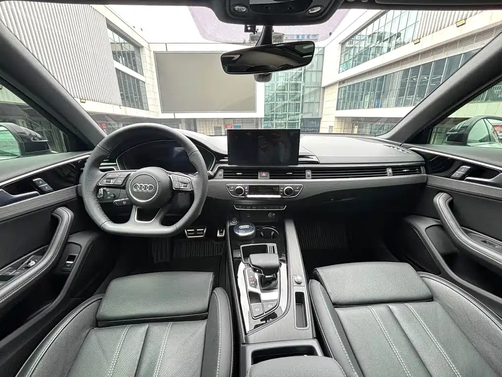 Audi A4L 2024 40 TFSI Luxury