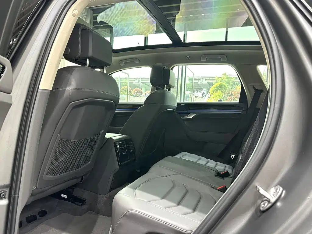 Volkswagen Touareg 2023 3.0TSI Sport
