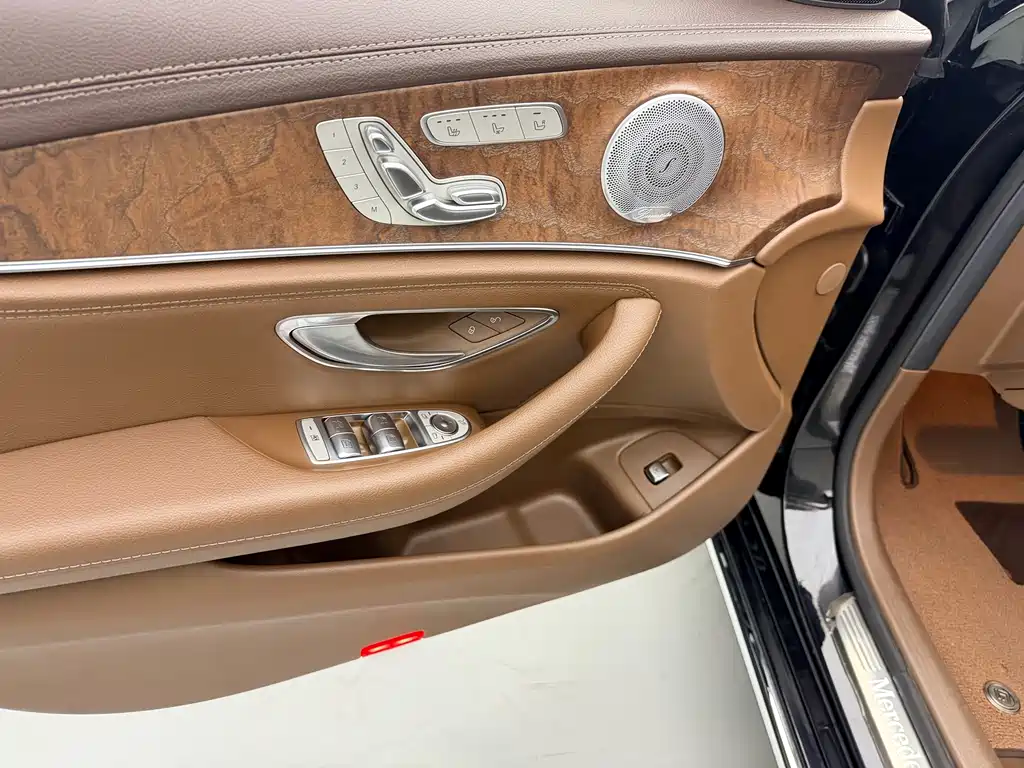 Mercedes-Benz E-Class — миниатюра 5