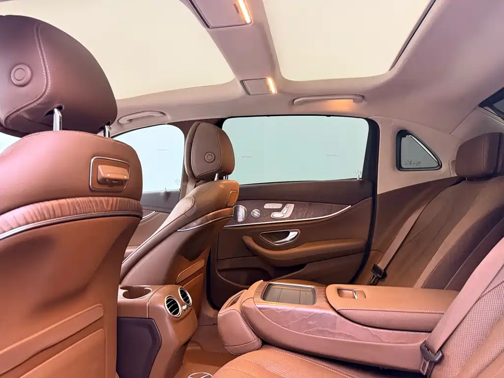 Mercedes-Benz E-Class — миниатюра 32