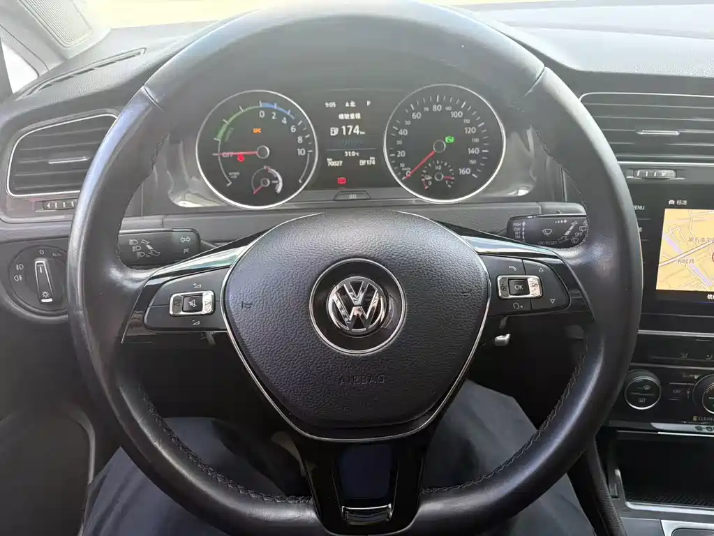 Volkswagen Golf EV — миниатюра 15