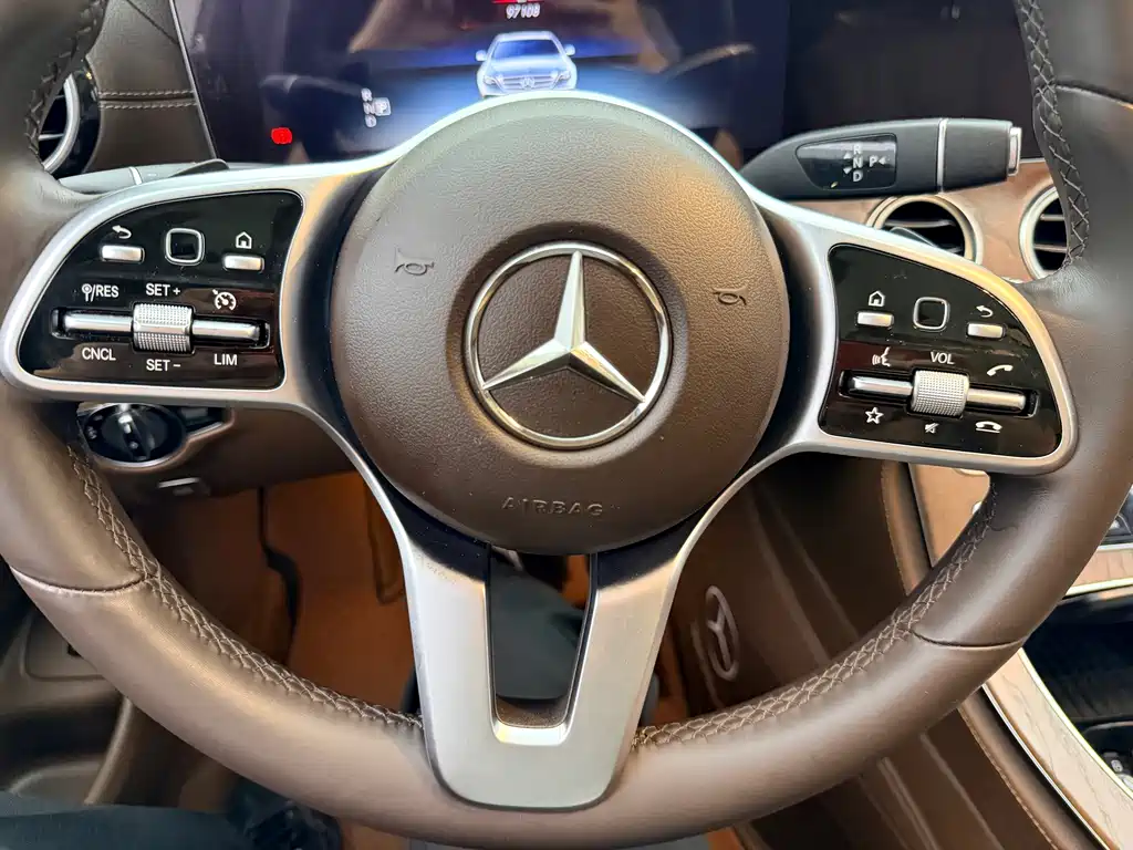 Mercedes-Benz E-Class — миниатюра 19