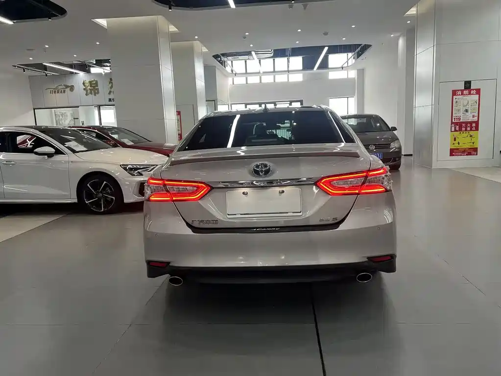 Toyota Camry 2021 2.0G Luxury