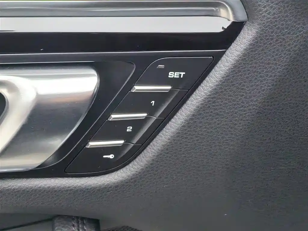 Porsche Macan — миниатюра 25