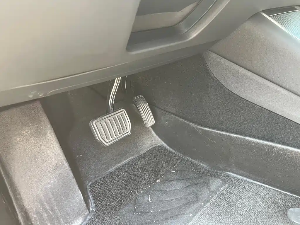 Tesla Model 3 — миниатюра 17