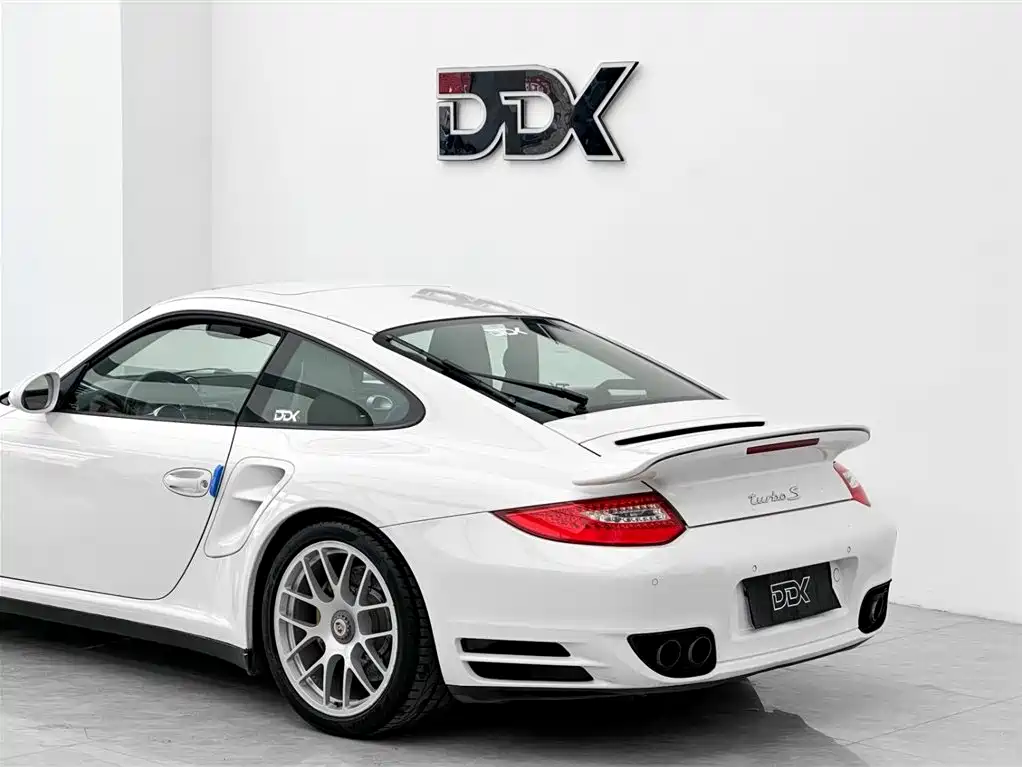 Porsche 911 2010 Turbo S 3.8T