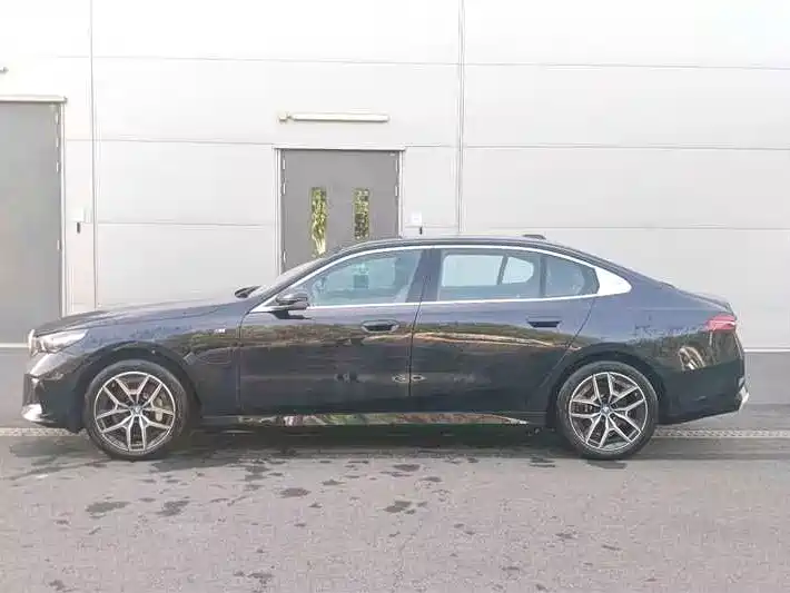 BMW i5 — миниатюра 2