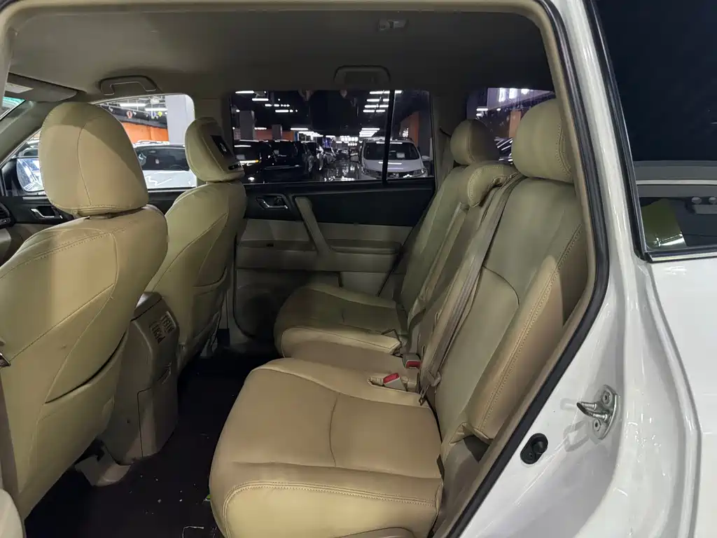 Toyota Highlander 2012 2.7L 5 мест Elite