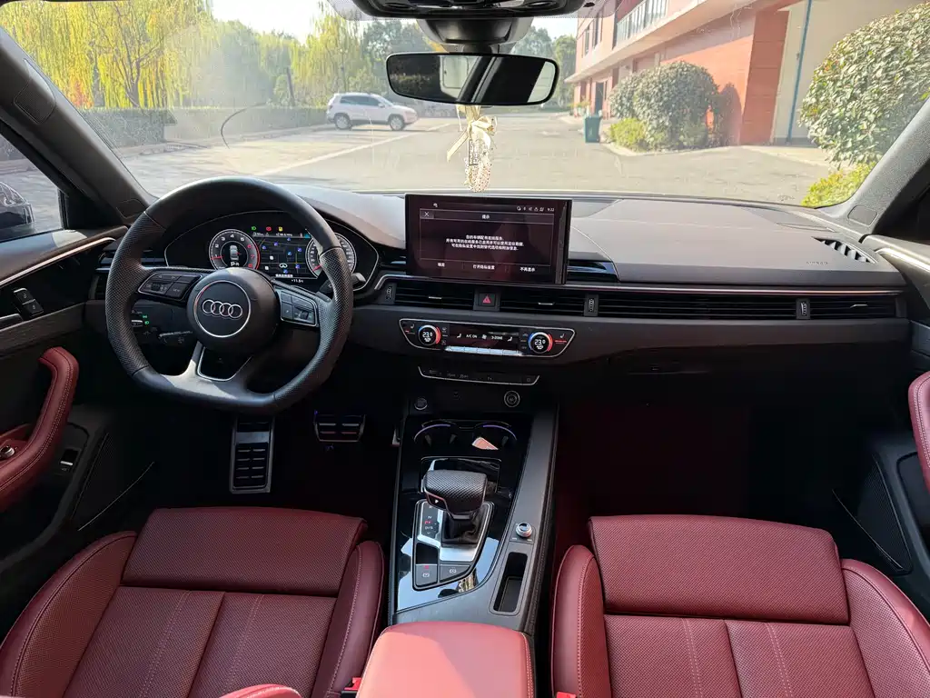 Audi A4L 2024 40 TFSI Luxury