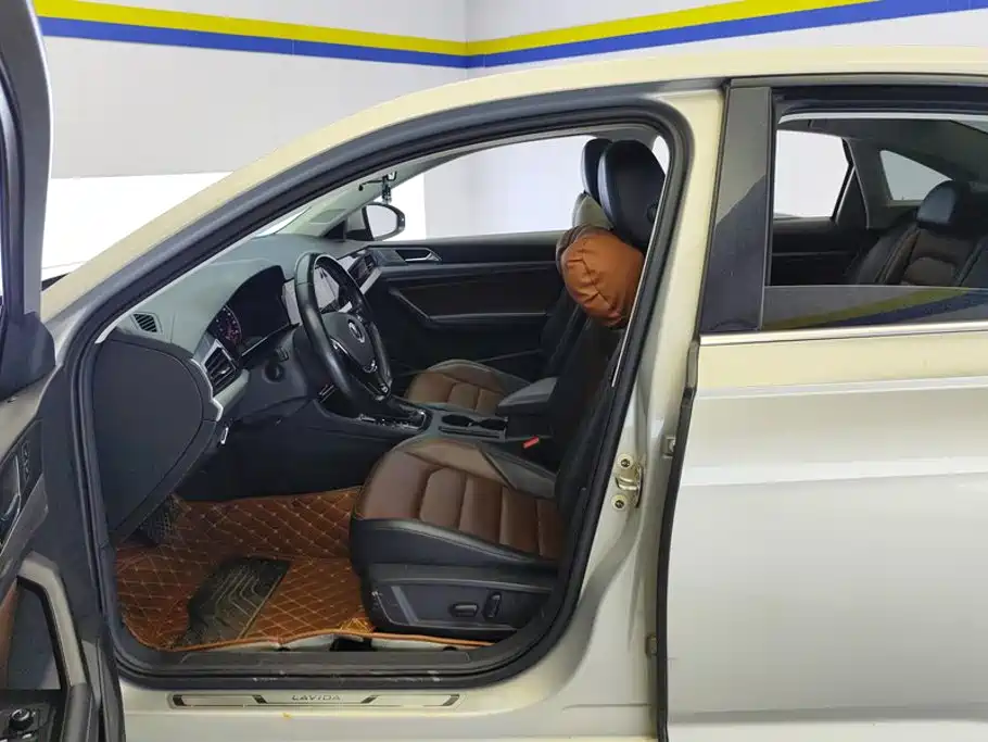 Volkswagen Lavida — миниатюра 9
