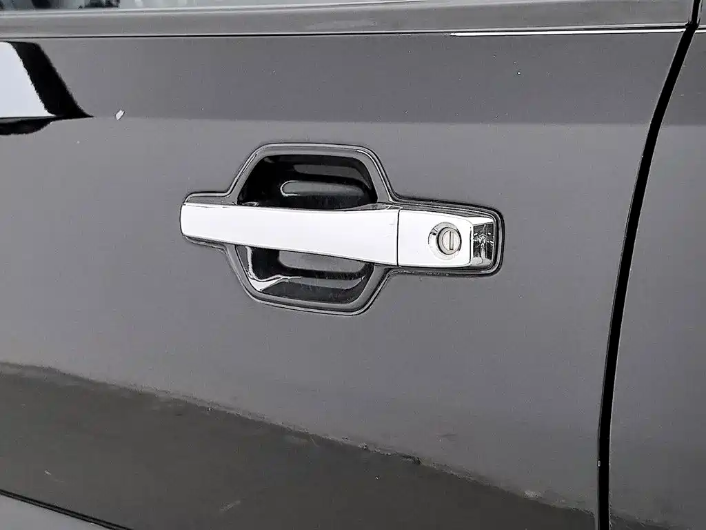 Mitsubishi Pajero (Import) — миниатюра 18