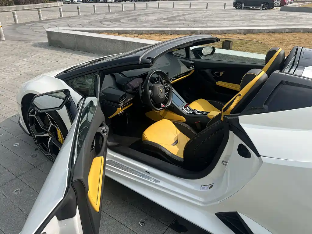 LAMBORGHINI HURACÁN