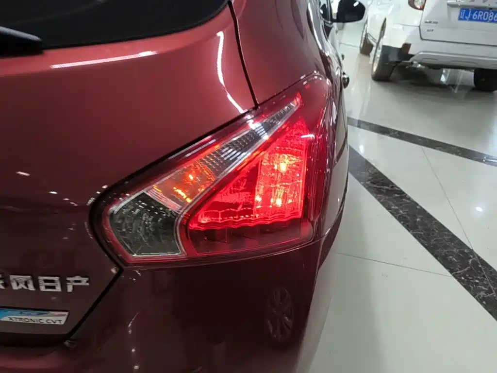 Nissan Tiida — миниатюра 8