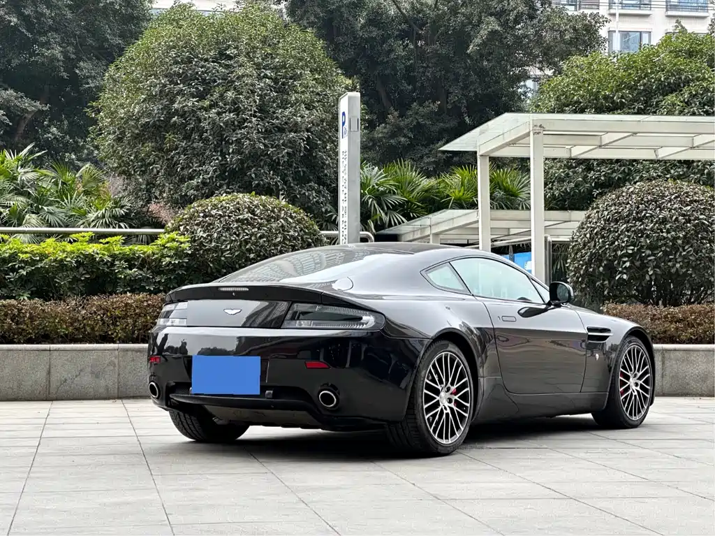 Aston Martin V8 Vantage 2011 4.7L Sportshift Coupe
