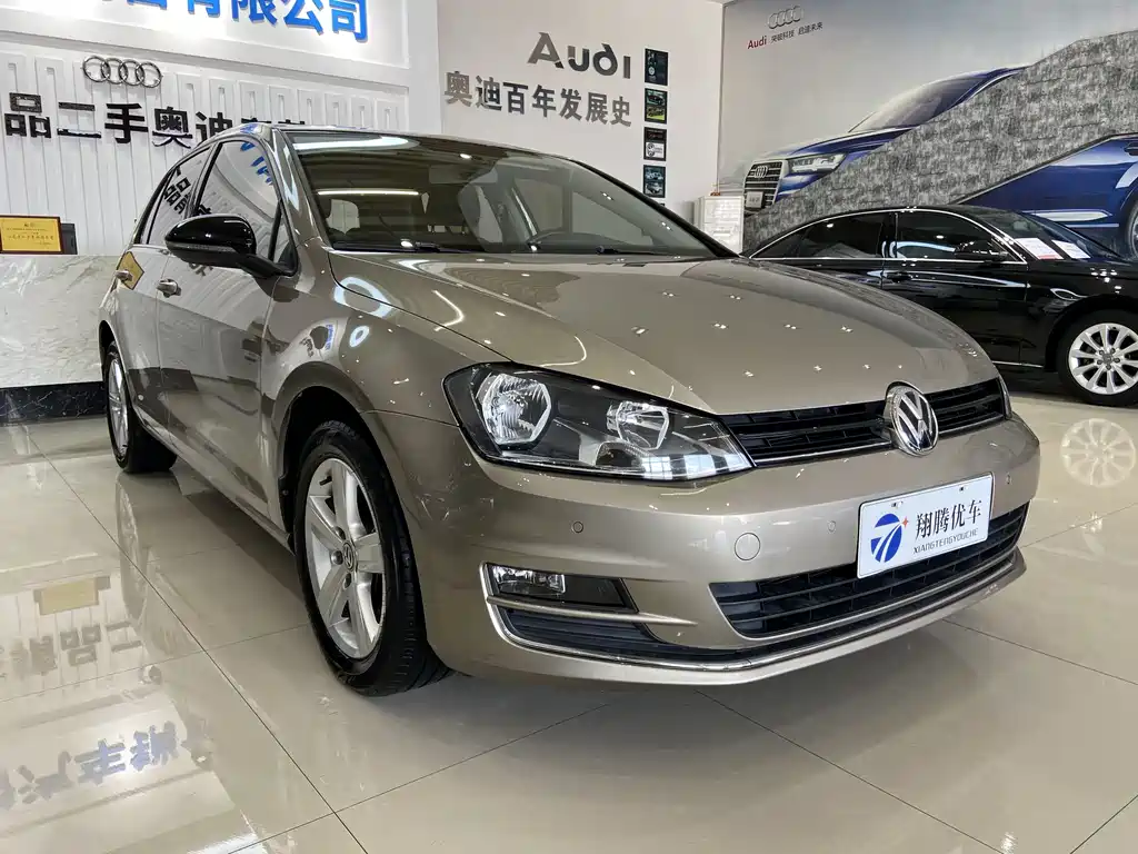 VOLKSWAGEN GOLF