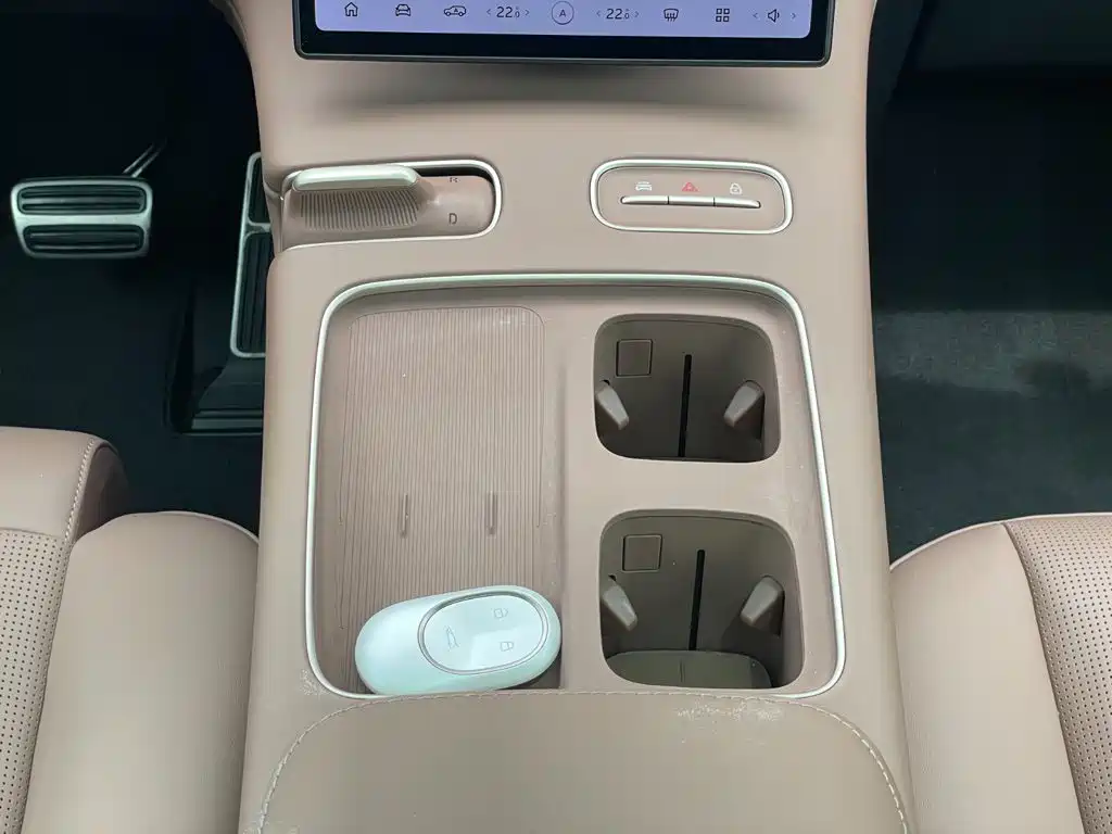 NIO ES8 — миниатюра 15