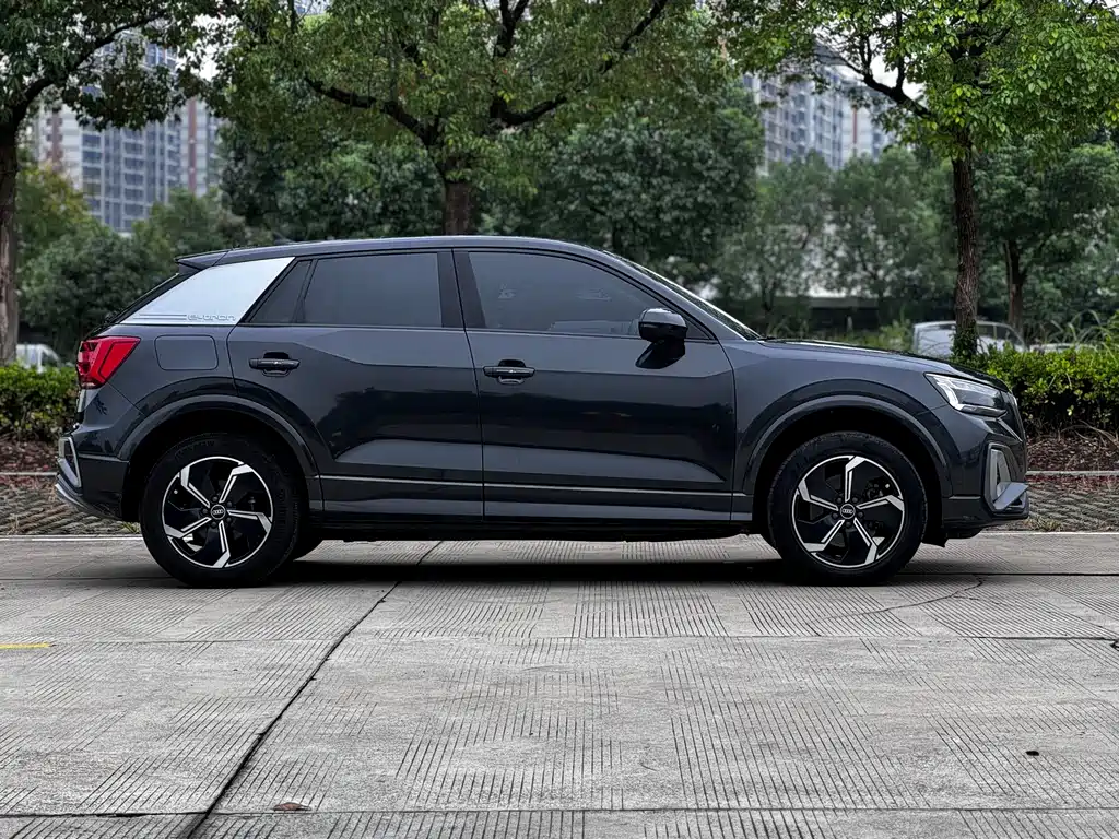 Audi Q2L e-tron — миниатюра 4