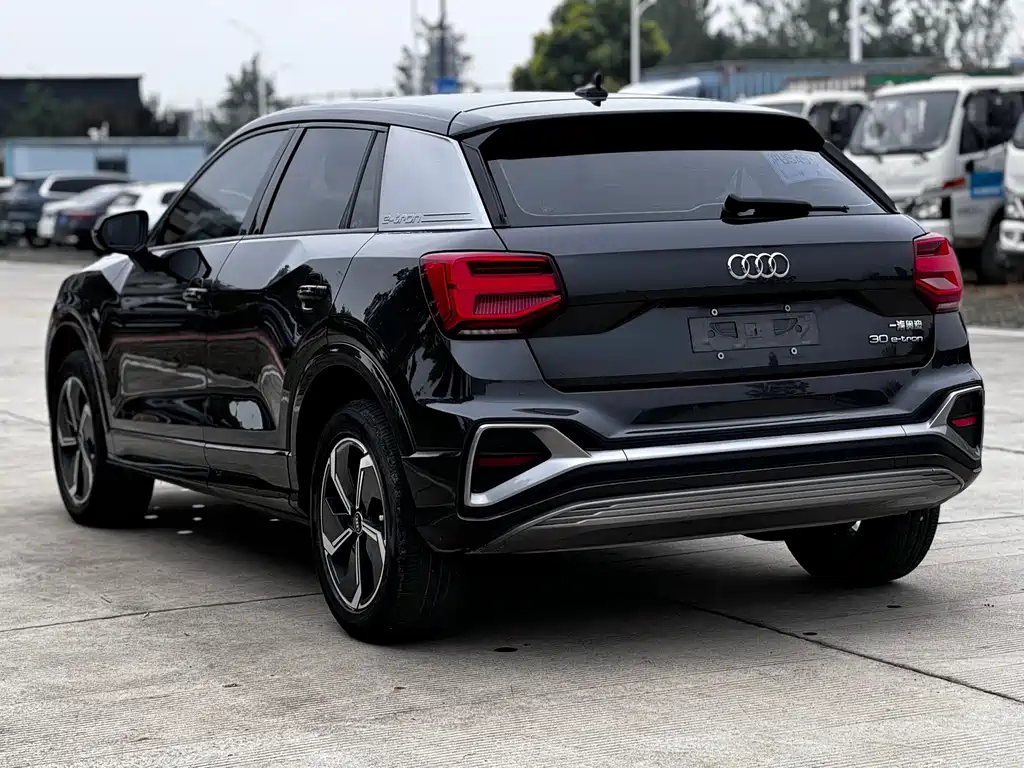 Audi Q2L e-tron — миниатюра 7
