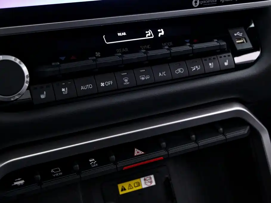 Toyota Sequoia — миниатюра 9
