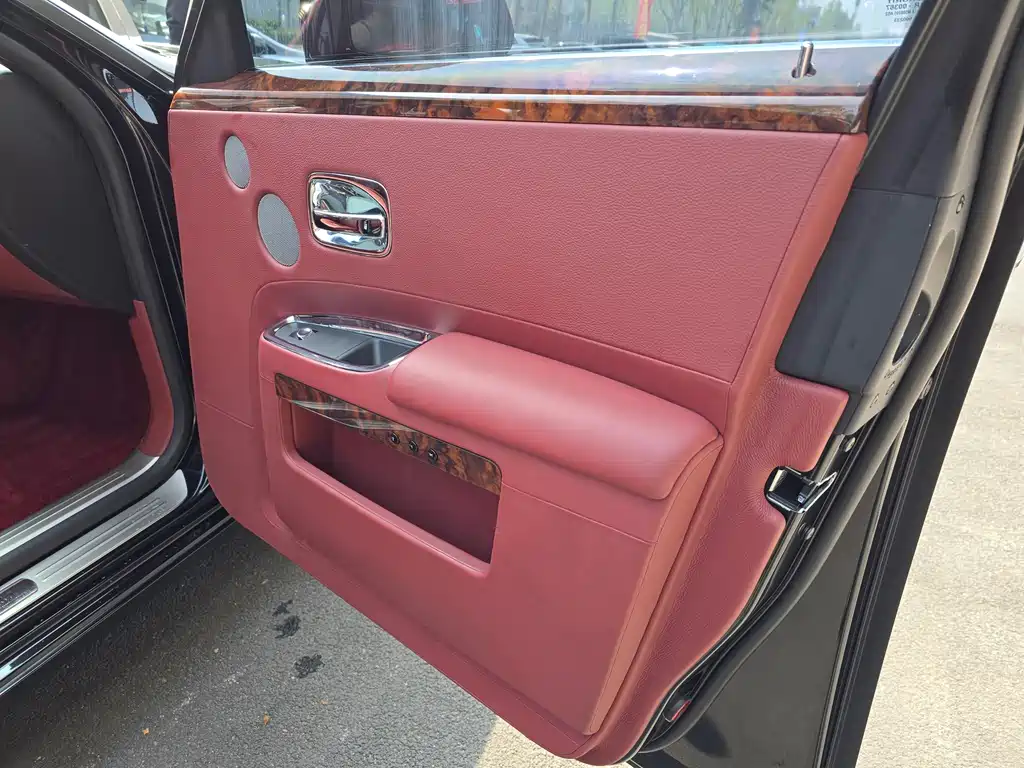 Rolls-Royce Ghost — миниатюра 9