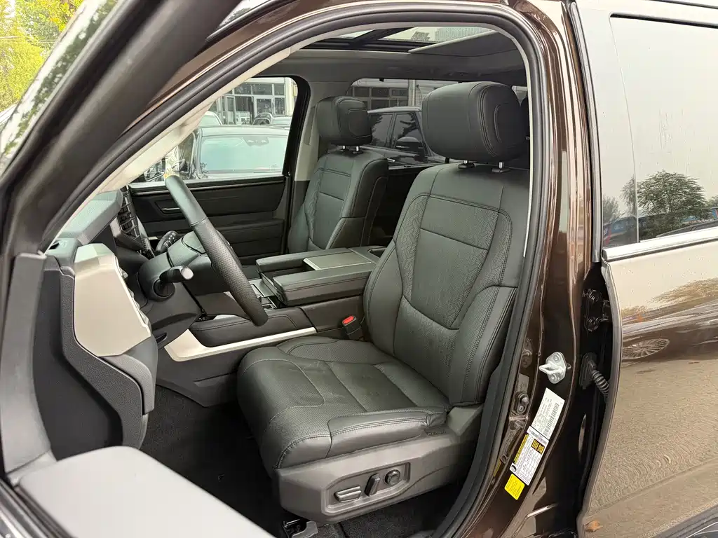 Toyota Sequoia — миниатюра 9